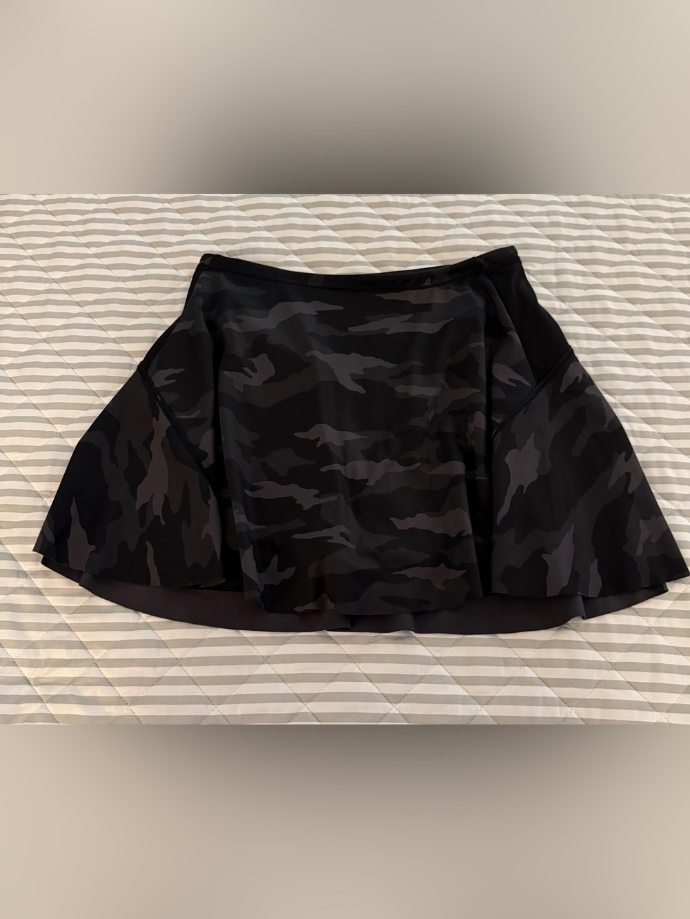 Athleta Match Point Skort Women’s XS Black/Gray Camo Stretch Tennis Golf EUC